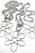Load image into Gallery viewer, Flower Outline Pendant Convertible Silver Chain Necklace