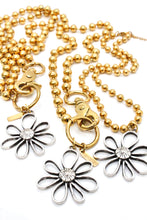 Load image into Gallery viewer, Open Daisy Outline Pendant Convertible Gold Chain Necklace