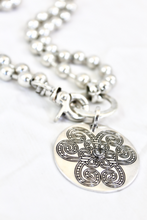 Load image into Gallery viewer, Large Design Disc to Wear Short or Long -The Classics Collection- N2-065