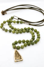 Load image into Gallery viewer, Green Agate with Two Tone Reversible Buddha

