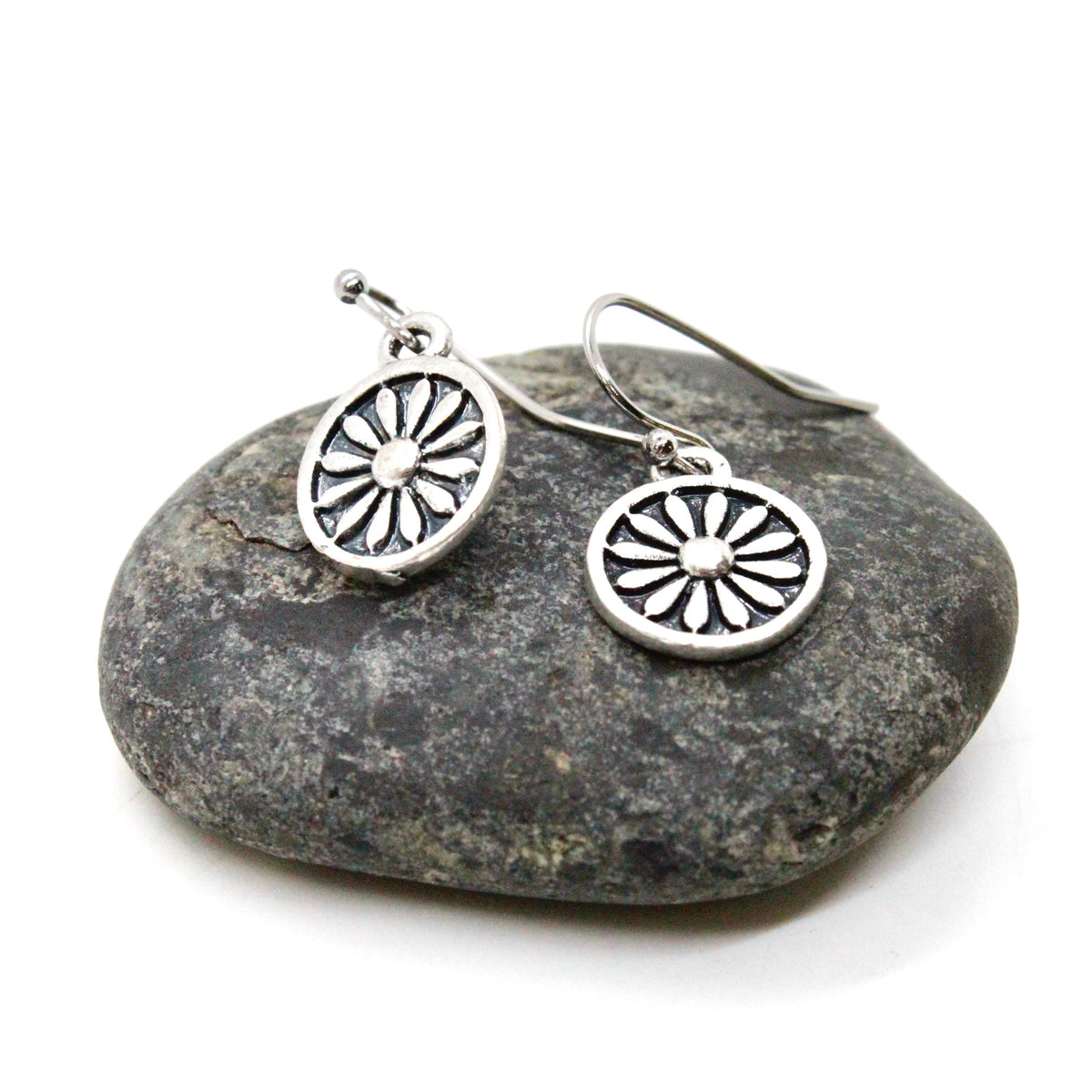 Dark Daisy Small Earrings E9-016