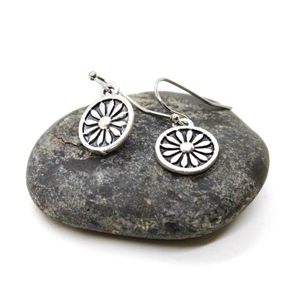 Dark Daisy Small Earrings E9-016