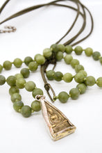 Load image into Gallery viewer, Green Agate with Two Tone Reversible Buddha

