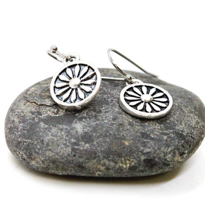Dark Daisy Small Earrings E9-016