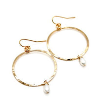 Load image into Gallery viewer, Freshwater Drop Gold Hoop Earrings - E1-003
