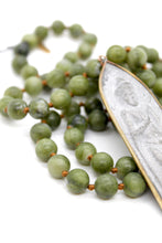 Load image into Gallery viewer, Buddha Necklace 48 - Green Agate
