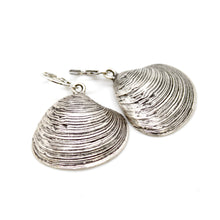 Load image into Gallery viewer, Luxury Seashell Charm Earrings - E9-25378
