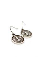 Load image into Gallery viewer, Mini Bee Charm Convertible Silver Chain Necklace
