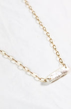 Load image into Gallery viewer, Simple Short Gold Chain with Long Freshwater Pearl -French Flair Collection- N2-971
