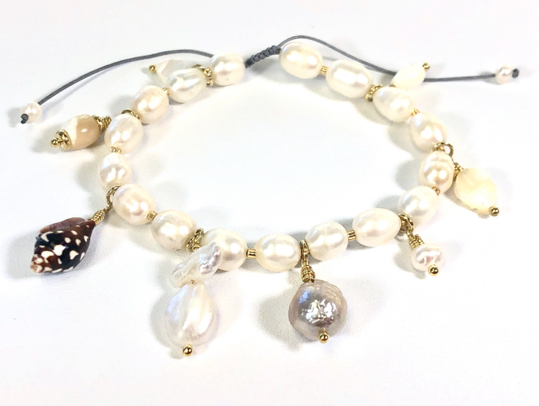 Freshwater Pearl Bracelet with Charms B6-002