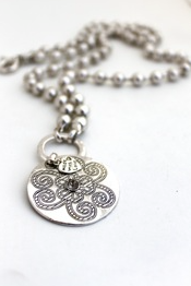 Large Design Disc to Wear Short or Long -The Classics Collection- N2-065